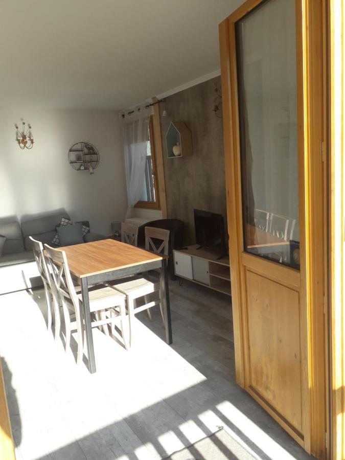 Enclos savoyard Appartement meublé 1chambre 1 canapé lits 3personnes Grand-Aigueblanche Esterno foto