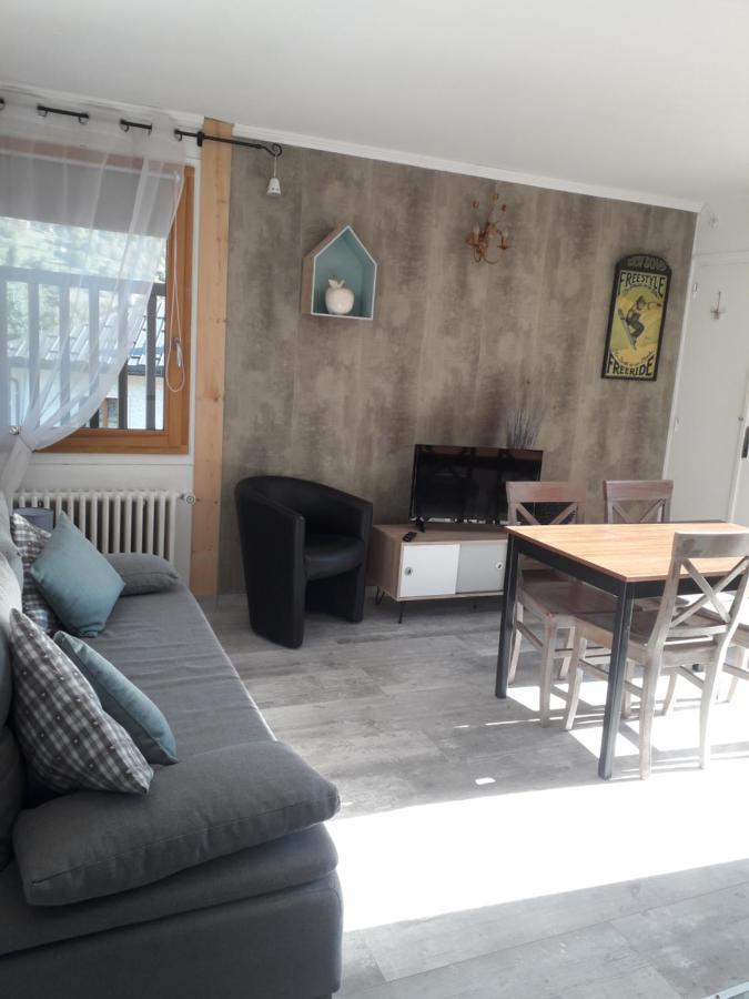 Enclos savoyard Appartement meublé 1chambre 1 canapé lits 3personnes Grand-Aigueblanche Esterno foto