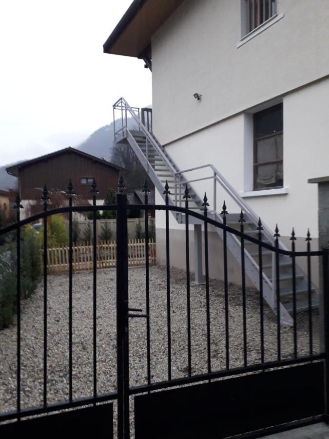 Enclos savoyard Appartement meublé 1chambre 1 canapé lits 3personnes Grand-Aigueblanche Esterno foto