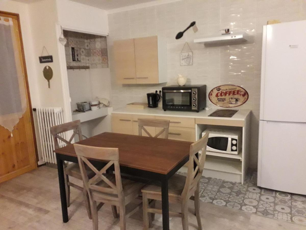 Enclos savoyard Appartement meublé 1chambre 1 canapé lits 3personnes Grand-Aigueblanche Esterno foto