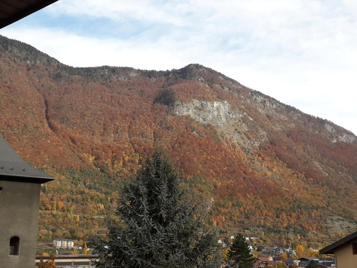 Enclos savoyard Appartement meublé 1chambre 1 canapé lits 3personnes Grand-Aigueblanche Esterno foto