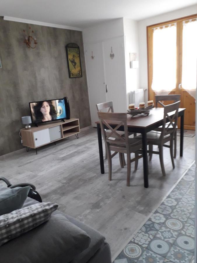 Enclos savoyard Appartement meublé 1chambre 1 canapé lits 3personnes Grand-Aigueblanche Esterno foto